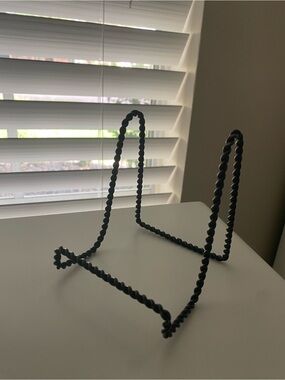 Twisted Wire Stand, Black Display (3 Inch Depth) Tabletop Easel Sleek & Modern L